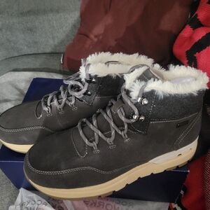 Rockport Women's Gray and Cream Boots